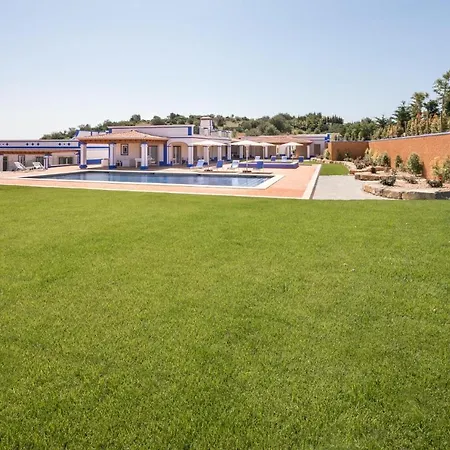 Sleeps 6 With Pool And Air Con Villa