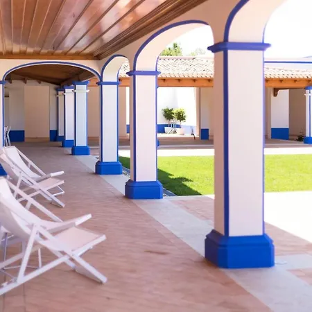 Sleeps 6 With Pool And Air Con Villa