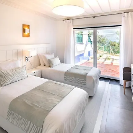 Sleeps 6 With Pool And Air Con Villa *