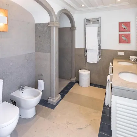 Sleeps 6 With Pool And Air Con Villa *