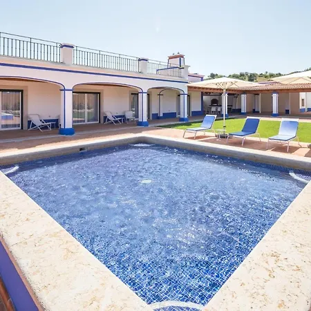 Sleeps 6 With Pool And Air Con Villa Aroal