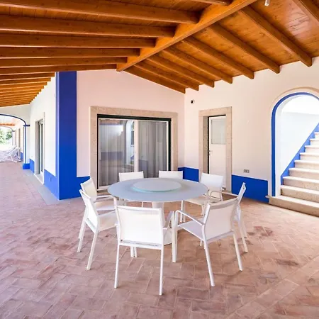 Sleeps 6 With Pool And Air Con Villa