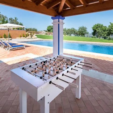 Villa Sleeps 6 With Pool And Air Con Aroal