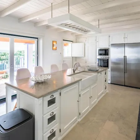 Sleeps 6 With Pool And Air Con Villa *