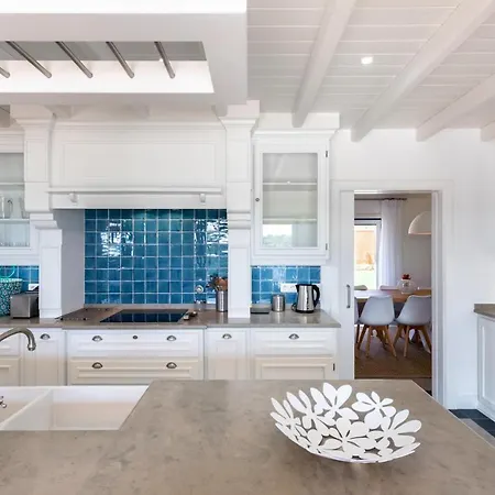 Villa Sleeps 6 With Pool And Air Con *