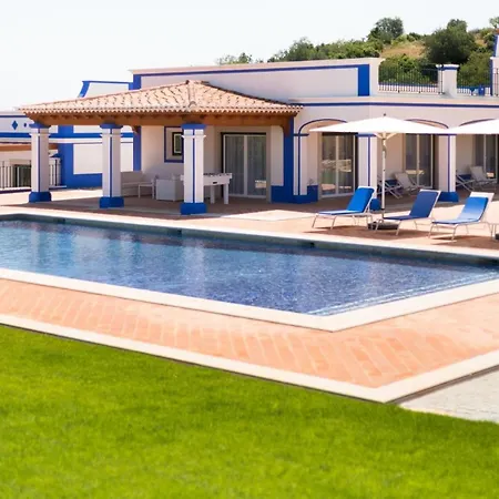 Villa Sleeps 6 With Pool And Air Con *