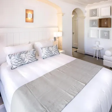 Sleeps 6 With Pool And Air Con Villa