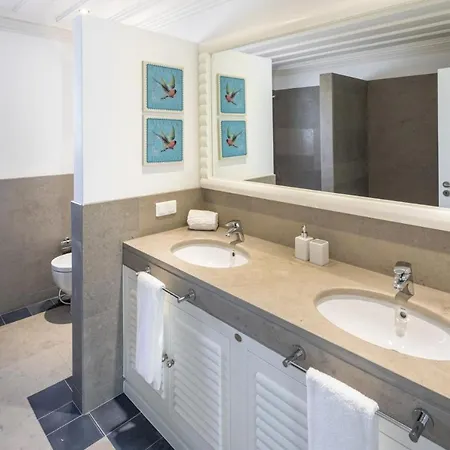 Sleeps 6 With Pool And Air Con Villa