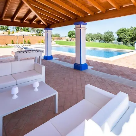 Villa Sleeps 6 With Pool And Air Con Aroal
