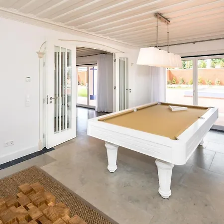 Sleeps 6 With Pool And Air Con Villa *