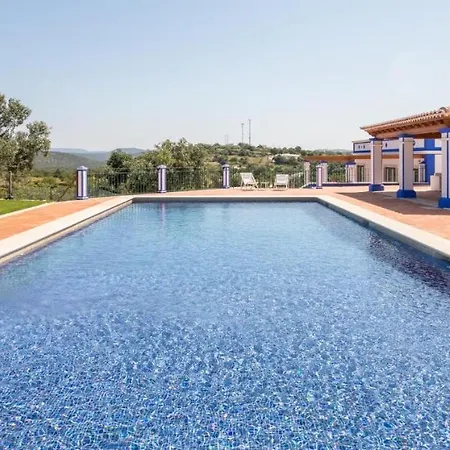 Sleeps 6 With Pool And Air Con Aroal